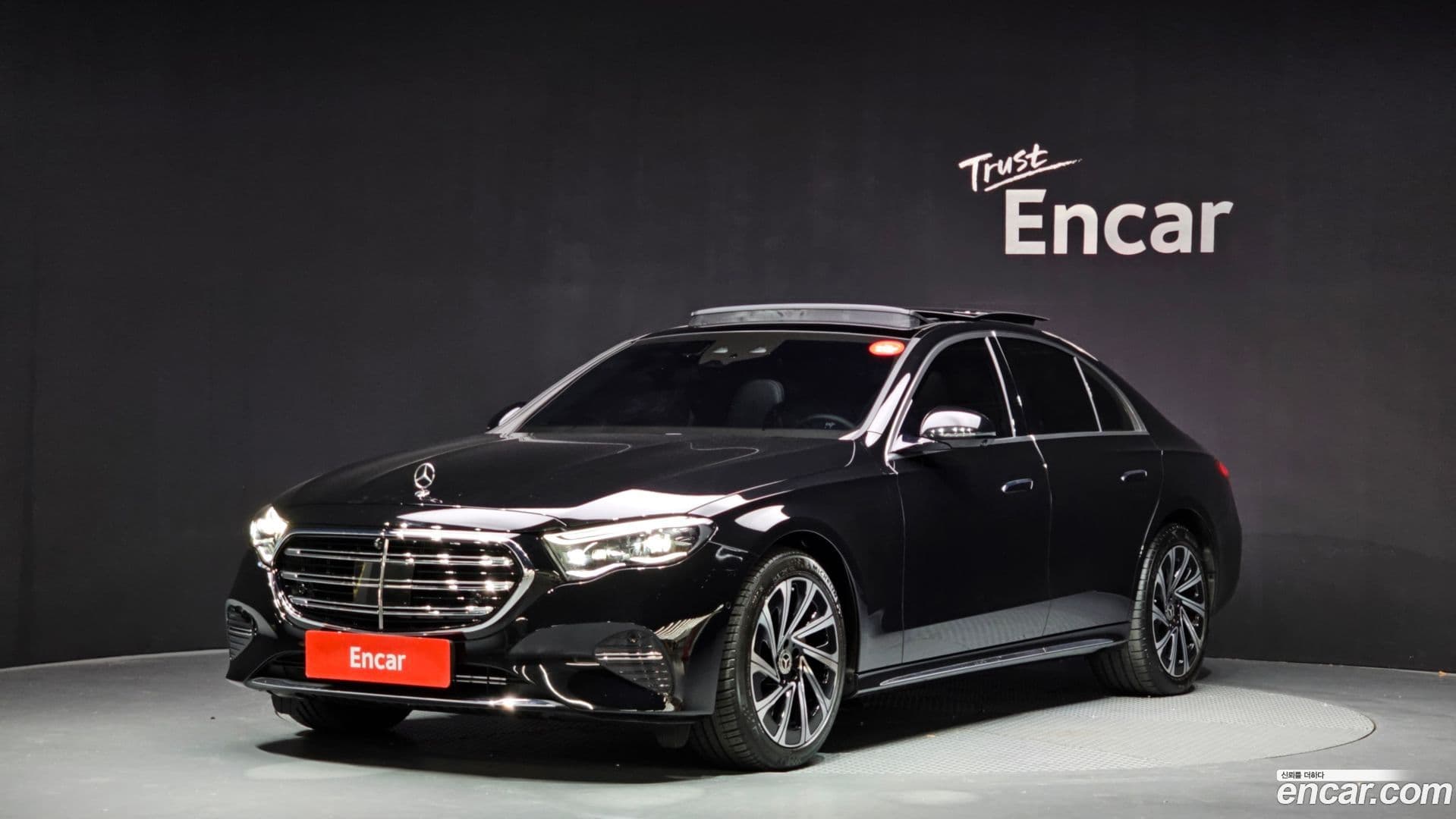Main__Slider__Photo:E-Class Mercedes-Benz 2024.1-0