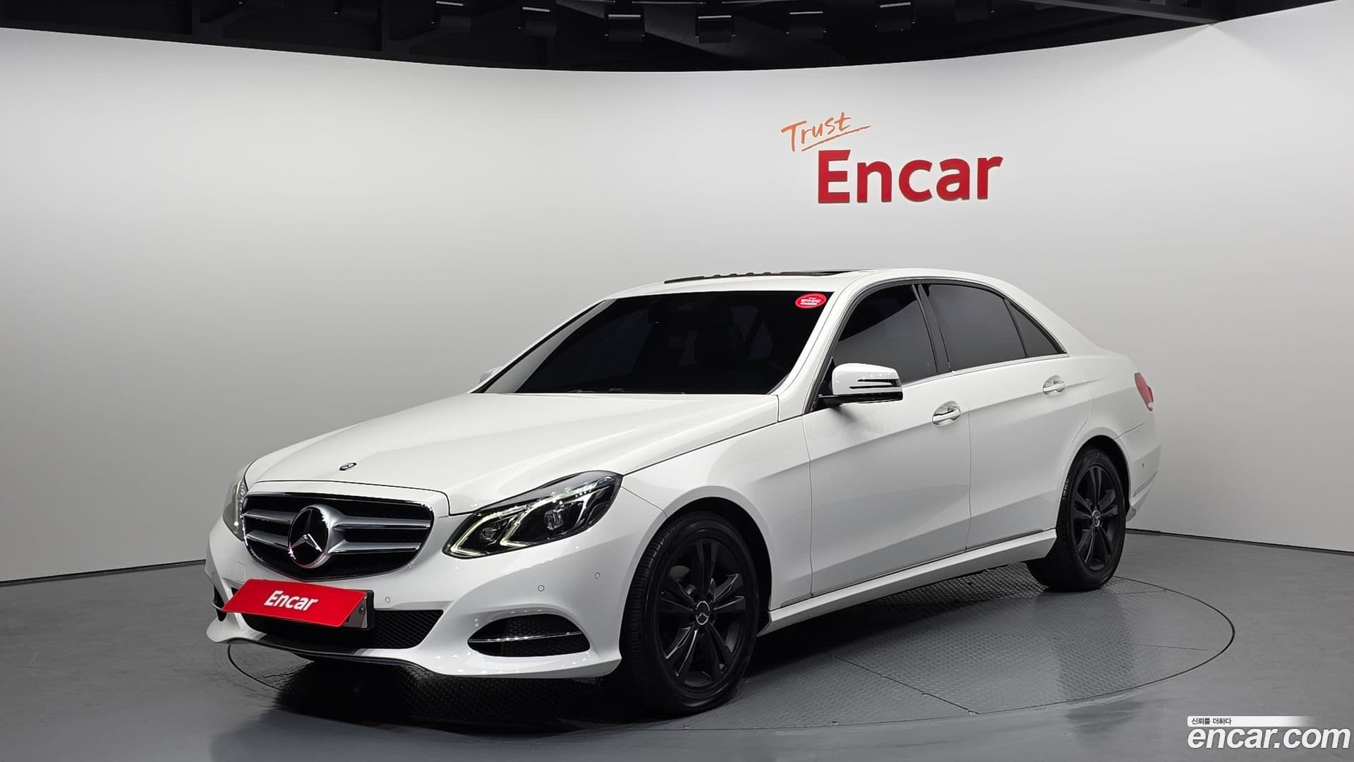 Main__Slider__Photo:E-Class Mercedes-Benz 2015.1-0