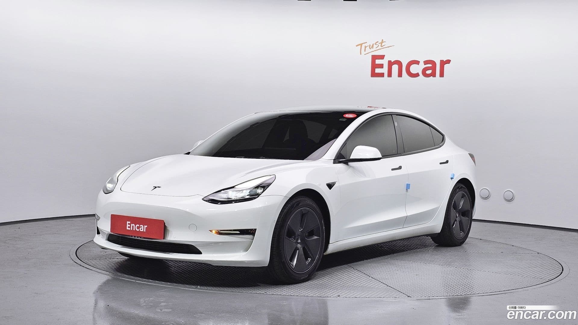 Main__Slider__Photo:Model 3 Tesla 2022.8-0