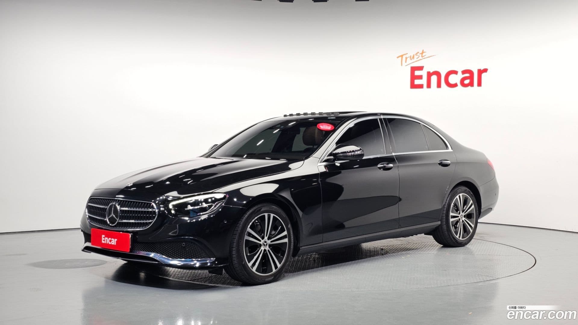 Main__Slider__Photo:E-Class Mercedes-Benz 2020.11-0