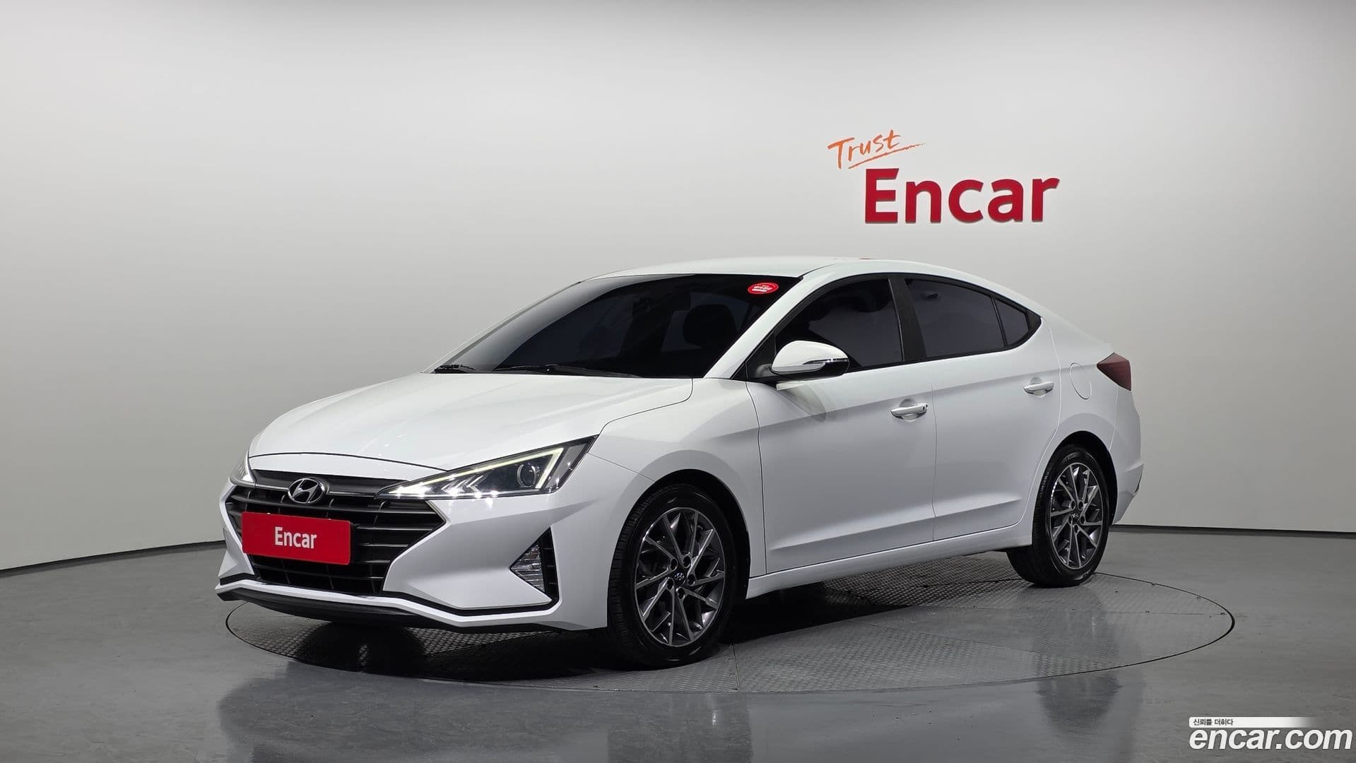 Main__Slider__Photo:AVANTE Hyundai 2019.4-0