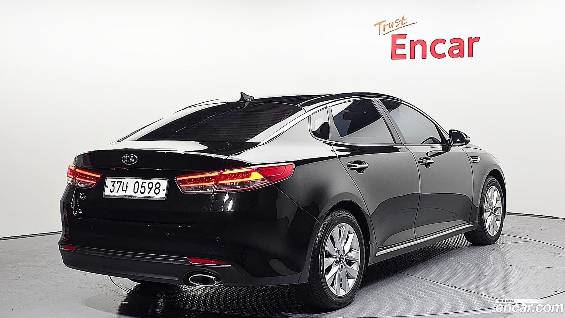 Main__Slider__Photo:K5 Kia 2015.7-0
