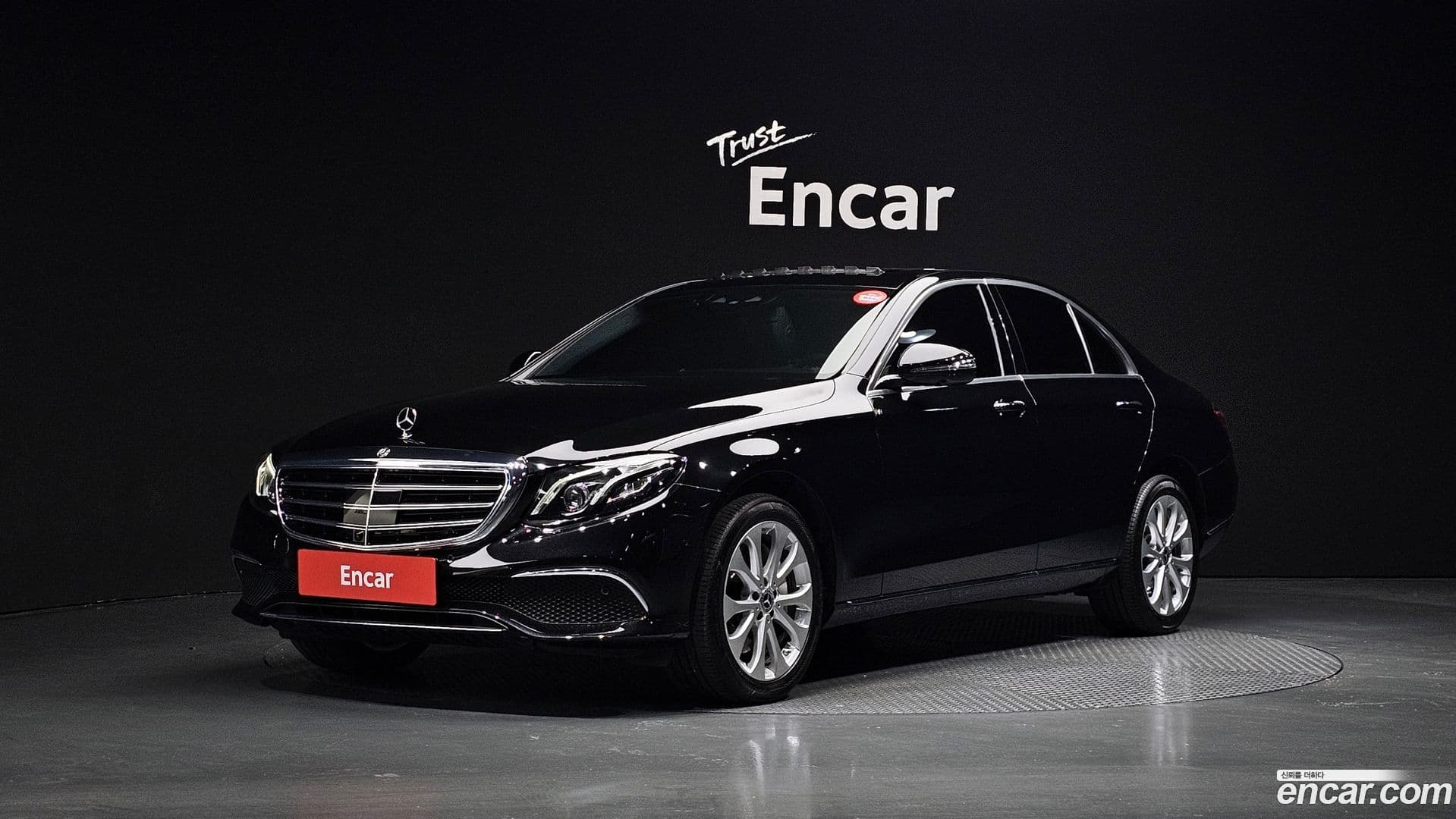 Main__Slider__Photo:E-Class Mercedes-Benz 2020.8-0