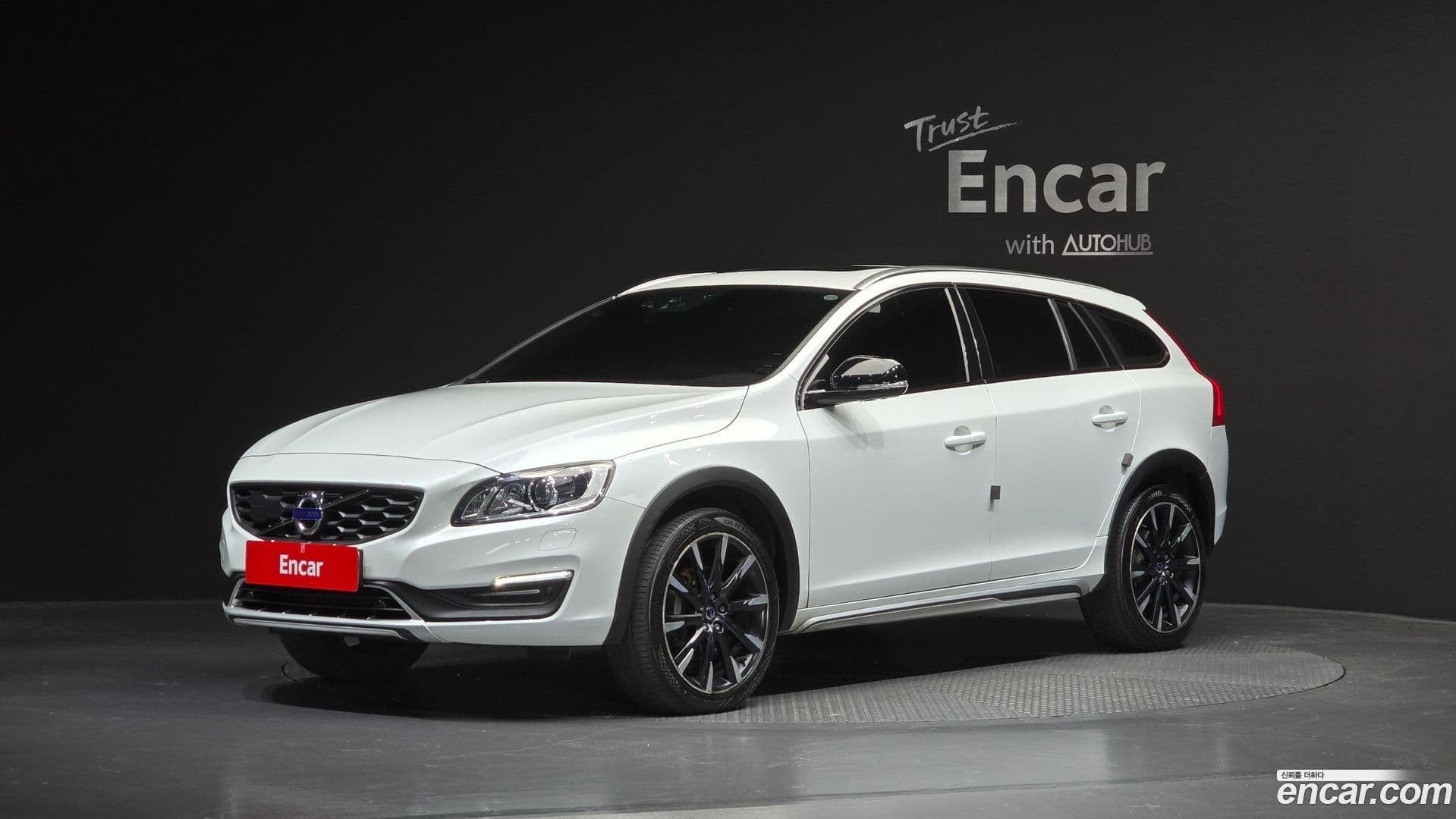 Main__Slider__Photo:V60 Volvo 2017.8-0