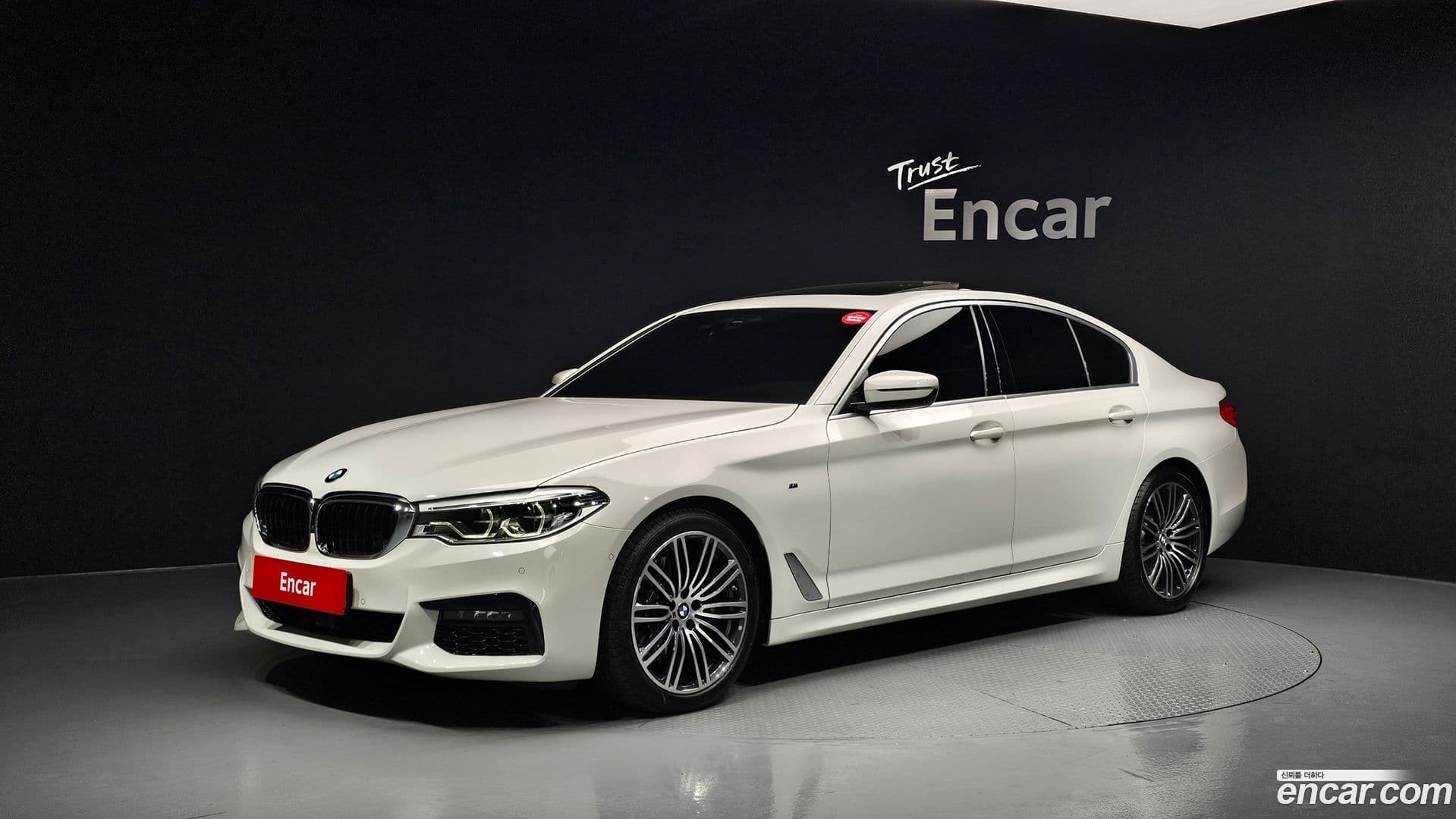 Main__Slider__Photo:5-Series BMW 2019.7-0