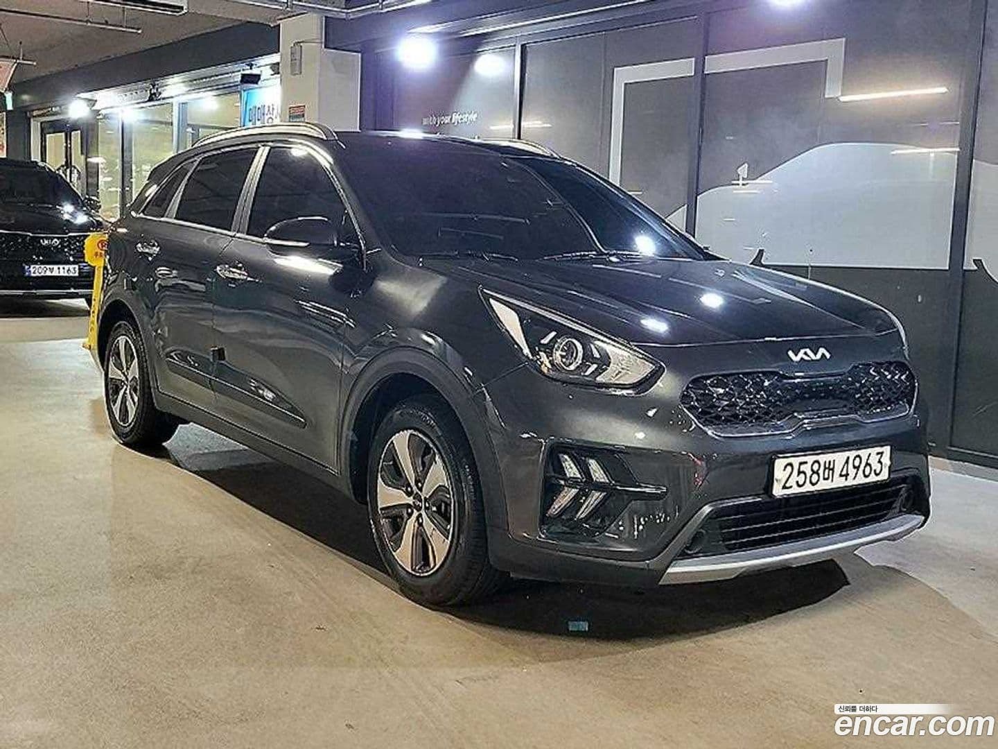 Main__Slider__Photo:Niro Kia 2021.9-0