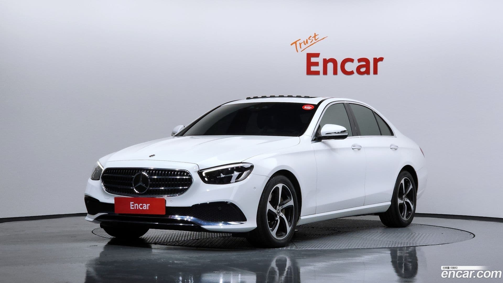 Main__Slider__Photo:E-Class Mercedes-Benz 2020.11-0
