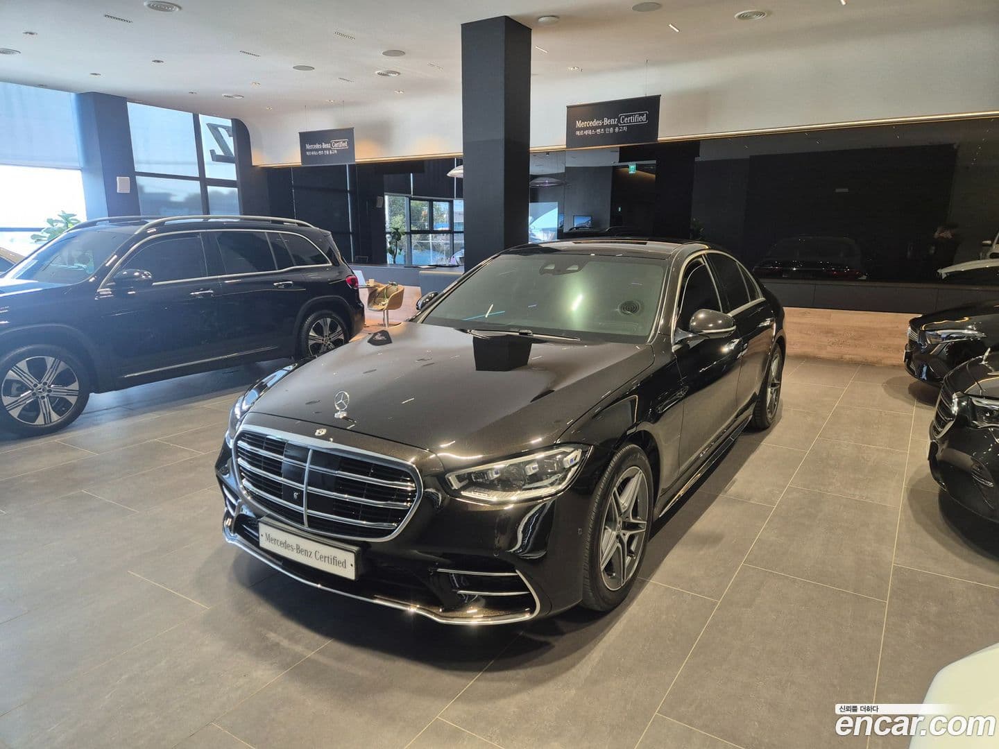 Main__Slider__Photo:S-Class Mercedes-Benz 2021.3-0