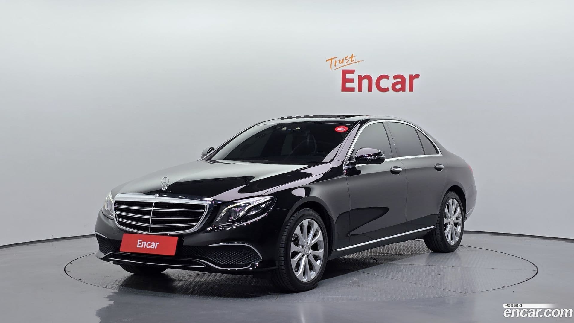 Main__Slider__Photo:E-Class Mercedes-Benz 2016.7-0