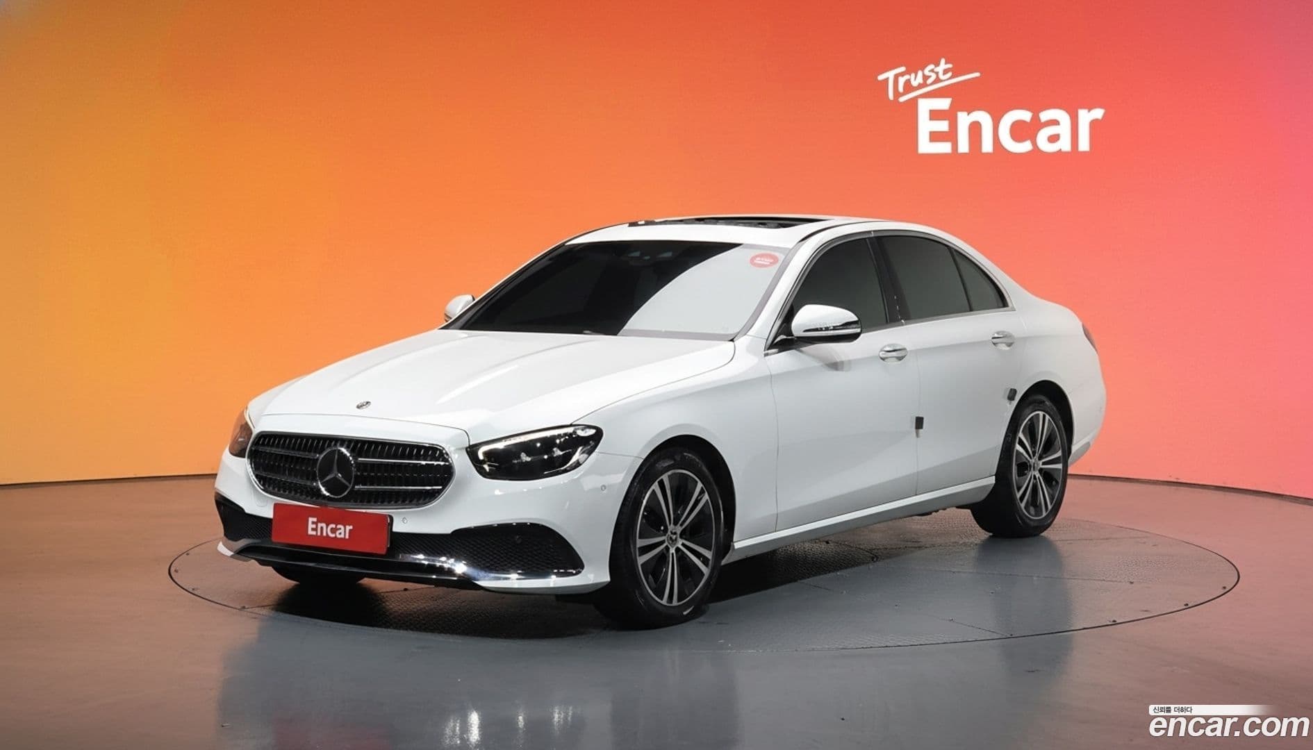 Main__Slider__Photo:E-Class Mercedes-Benz 2020.11-0
