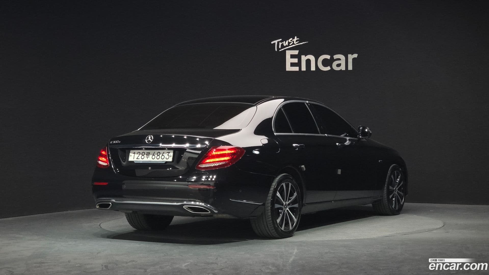 Main__Slider__Photo:E-Class Mercedes-Benz 2019.11-0