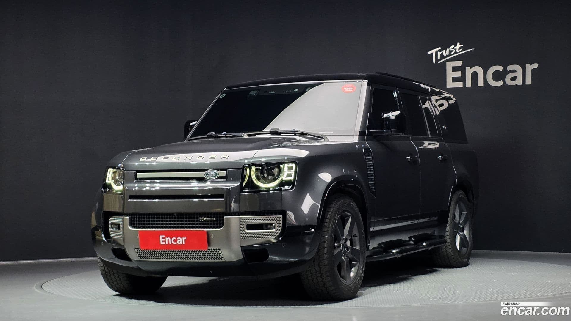 Main__Slider__Photo:Defender Land Rover 2023.4-0