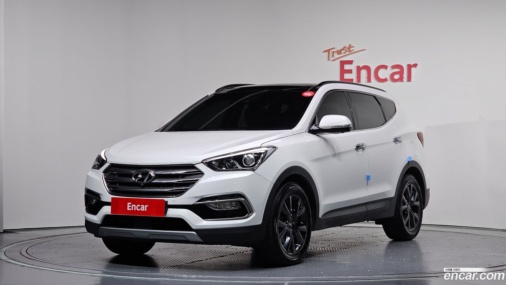 Main__Slider__Photo:Santafe Hyundai 2016.2-0
