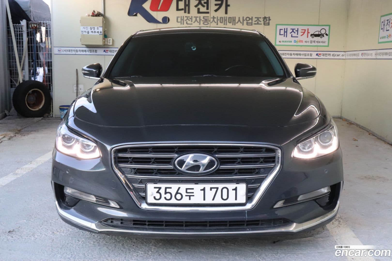 Main__Slider__Photo:Grandeur Hyundai 2018.1-0