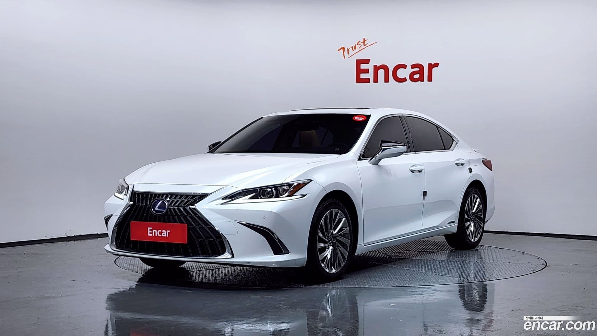 Main__Slider__Photo:ES Lexus 2021.10-0