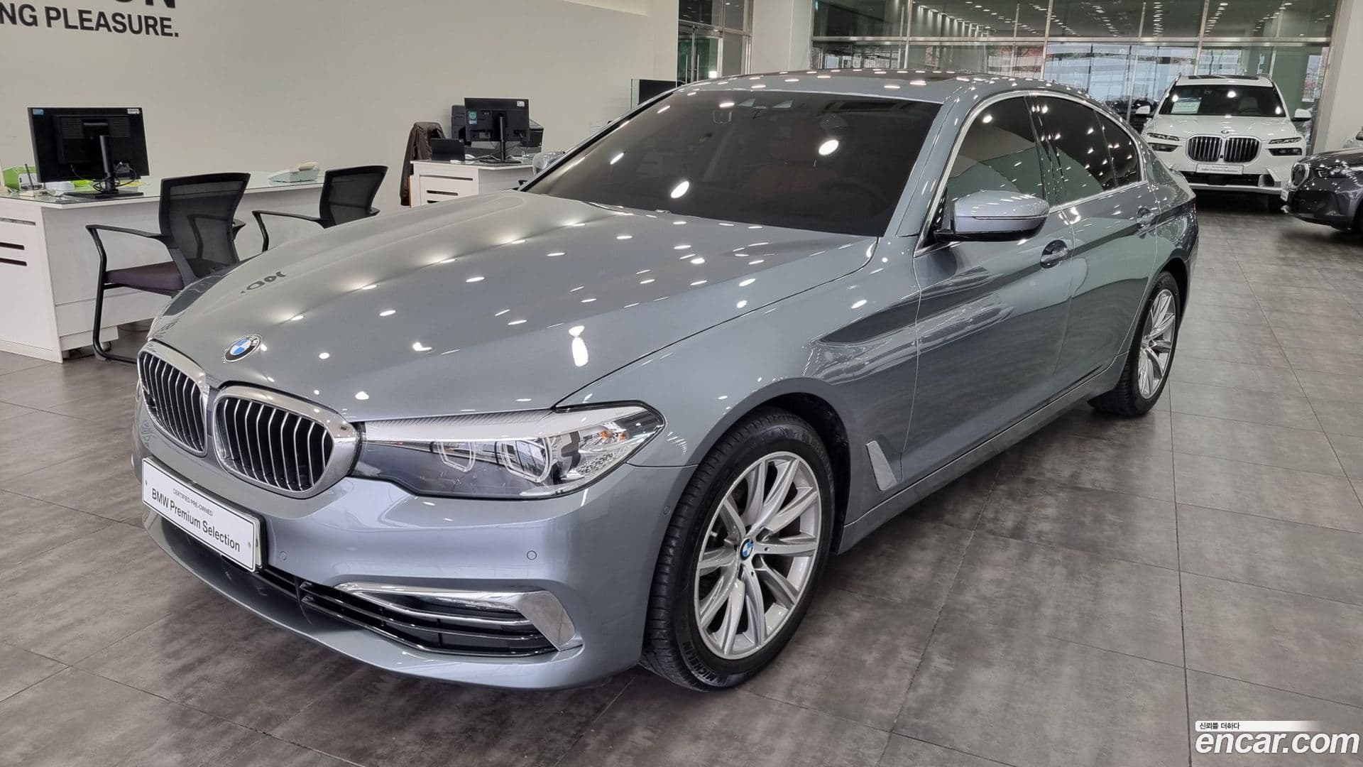 Main__Slider__Photo:5-Series BMW 2019.5-0