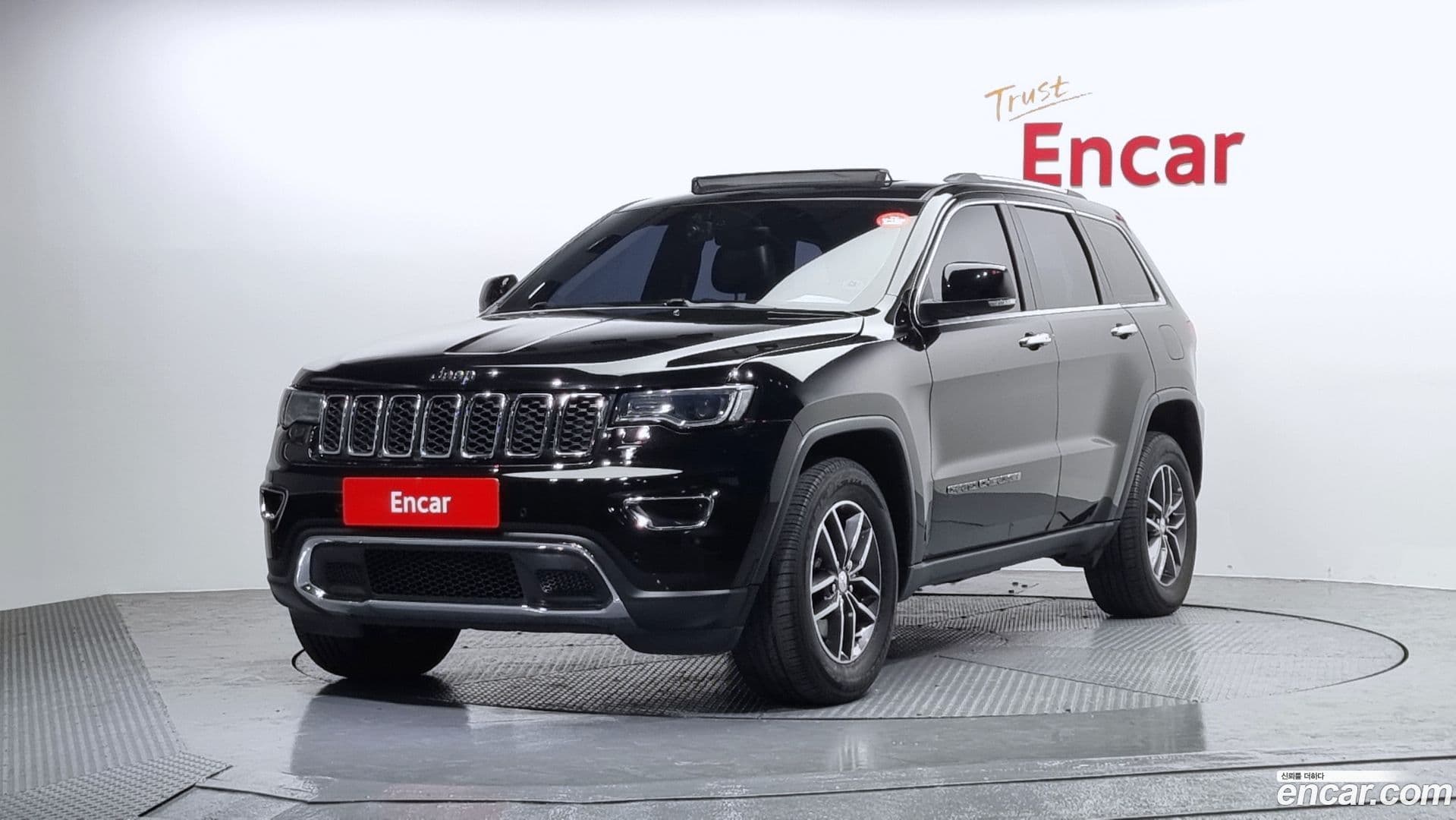 Main__Slider__Photo:Cherokee Jeep 2017.5-0
