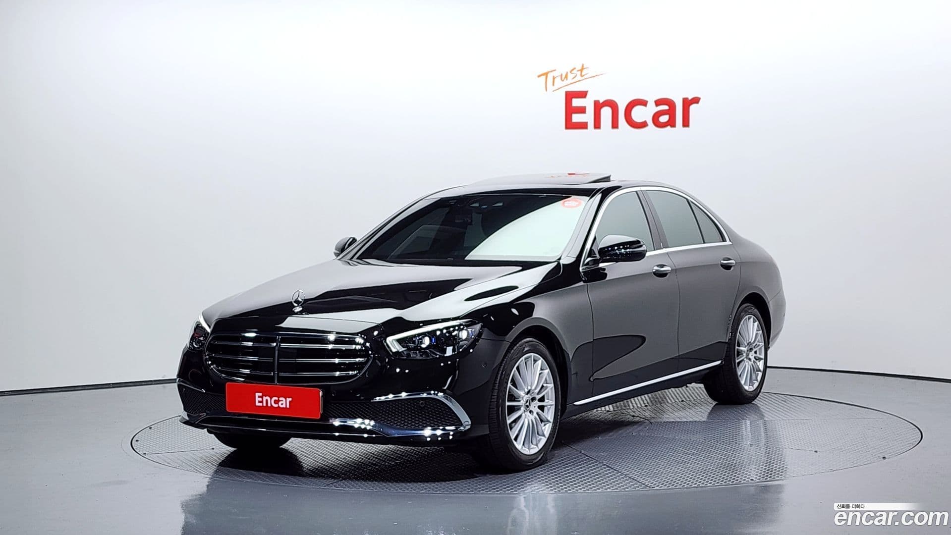 Main__Slider__Photo:E-Class Mercedes-Benz 2021.6-0