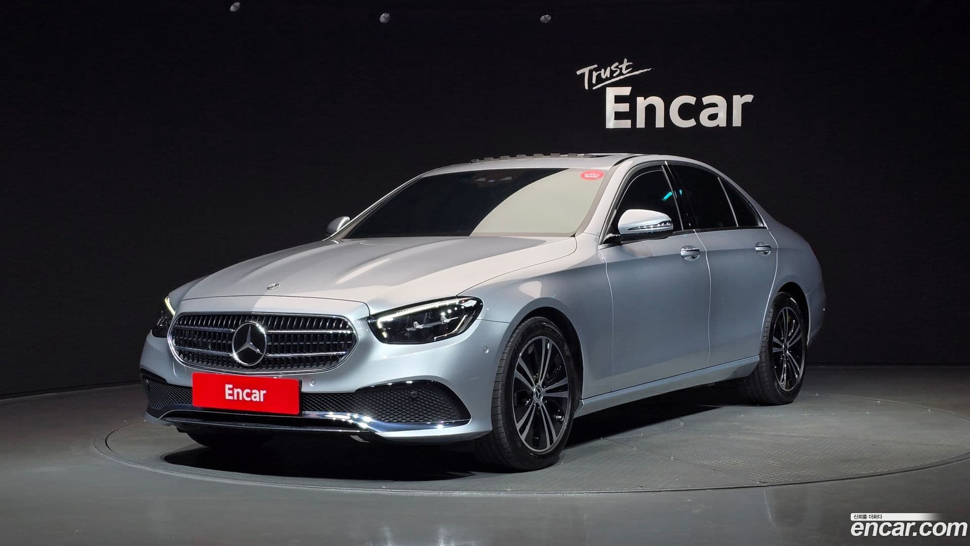 Main__Slider__Photo:E-Class Mercedes-Benz 2021.7-0