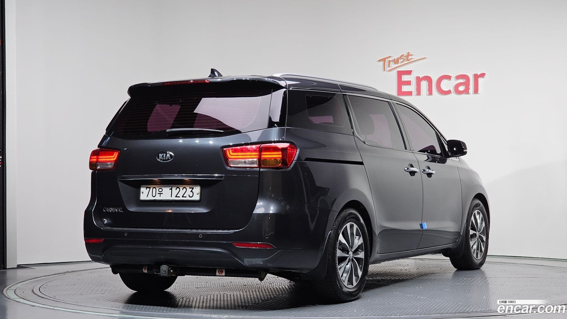 Main__Slider__Photo:Canival Kia 2015.4-0