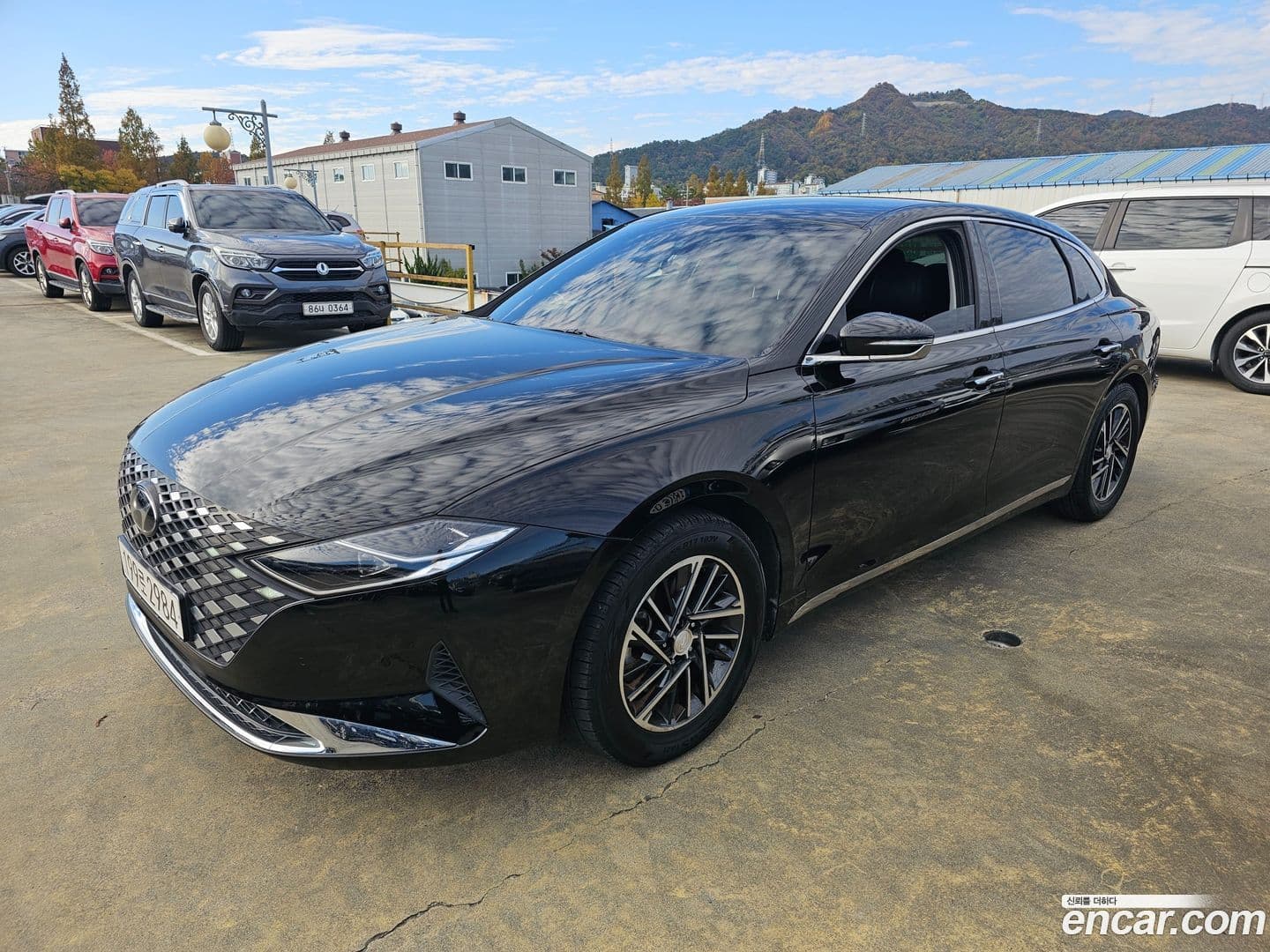 Main__Slider__Photo:Grandeur Hyundai 2021.8-0
