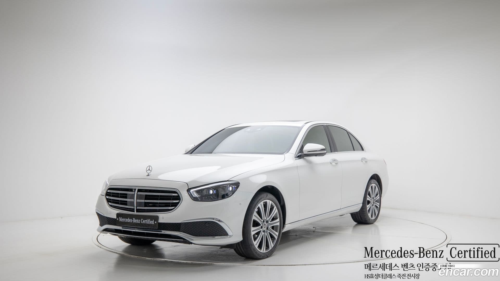 Main__Slider__Photo:E-Class Mercedes-Benz 2022.10-0