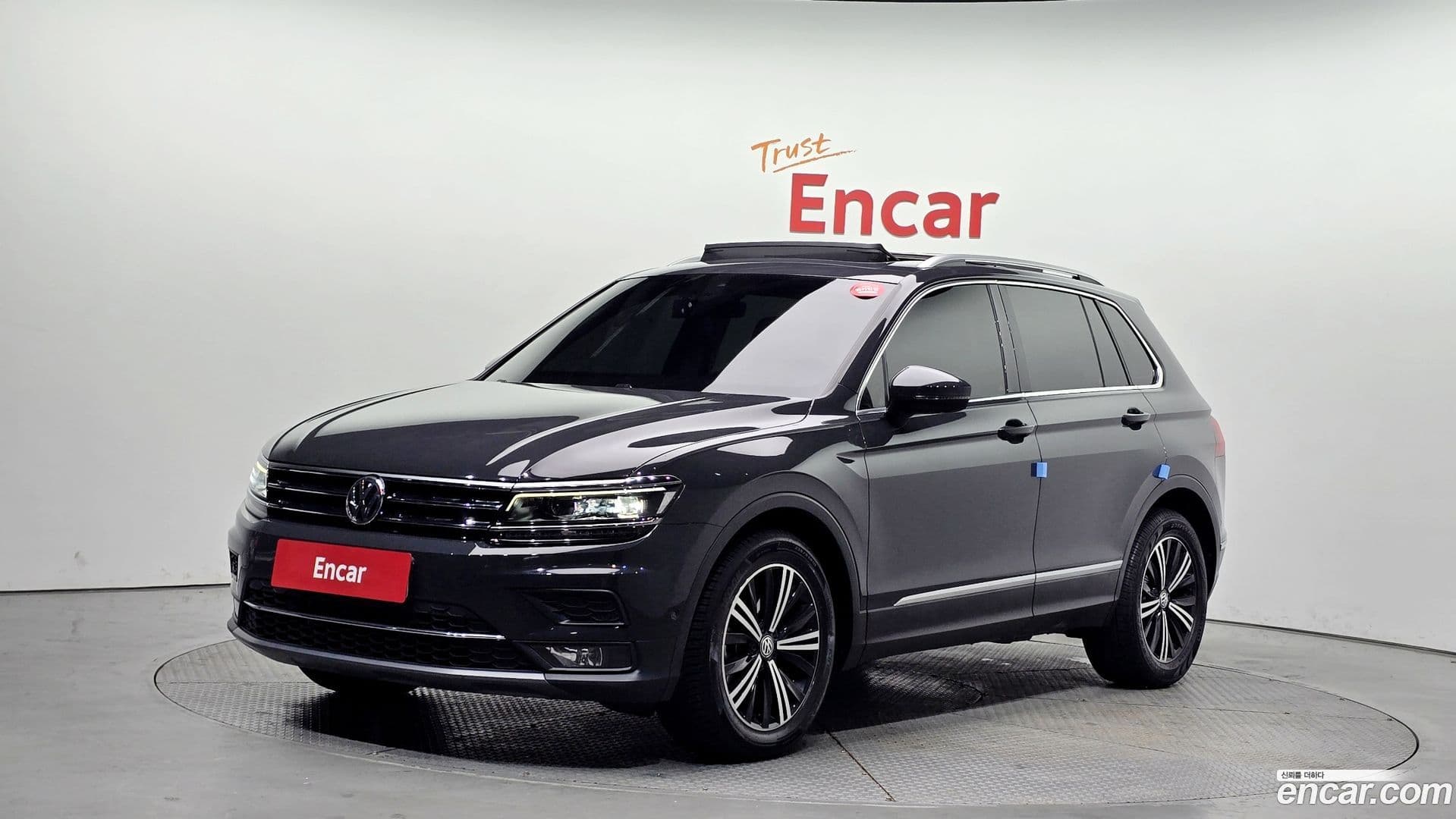 Main__Slider__Photo:Tiguan Volkswagen 2018.10-0