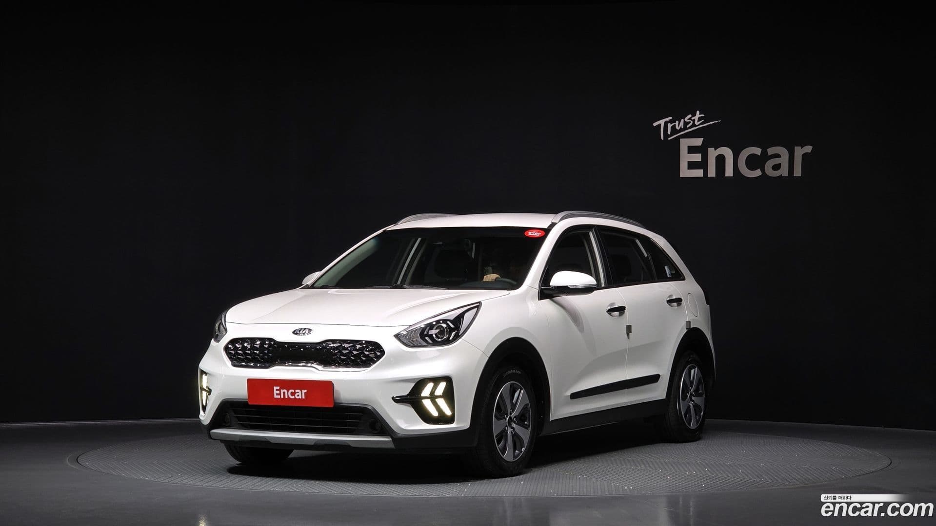 Main__Slider__Photo:Niro Kia 2021.4-0