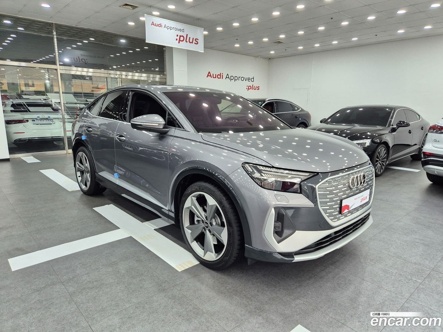 Main__Slider__Photo:Q4 e-tron Audi 2024.11-0