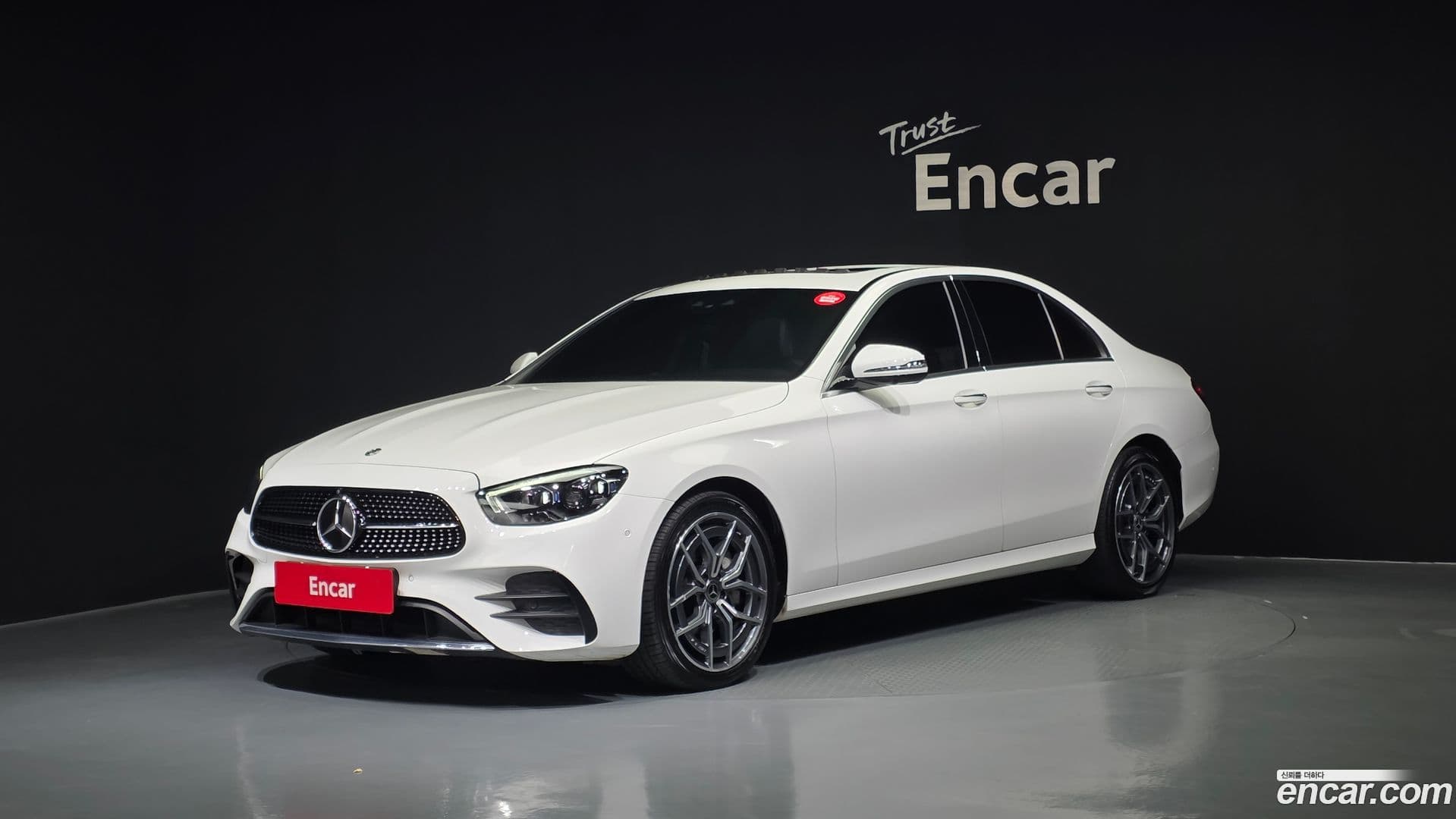 Main__Slider__Photo:E-Class Mercedes-Benz 2020.10-0