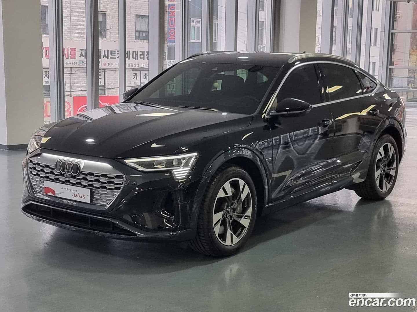 Main__Slider__Photo:Q8 e-tron Audi 2024.11-0