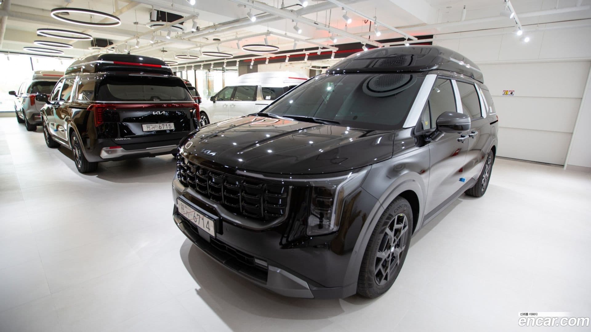 Main__Slider__Photo:Canival Kia 2025.8-0