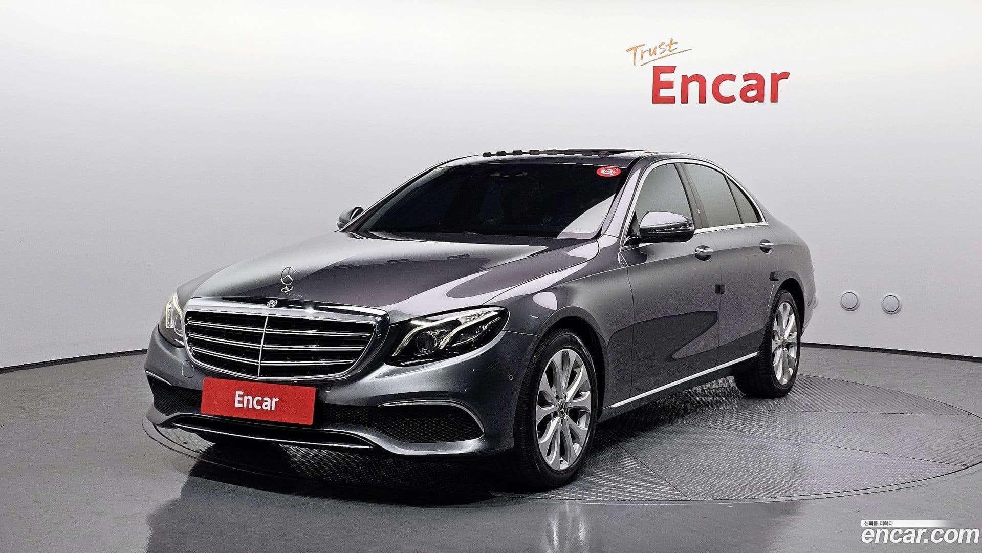 Main__Slider__Photo:E-Class Mercedes-Benz 2018.4-0