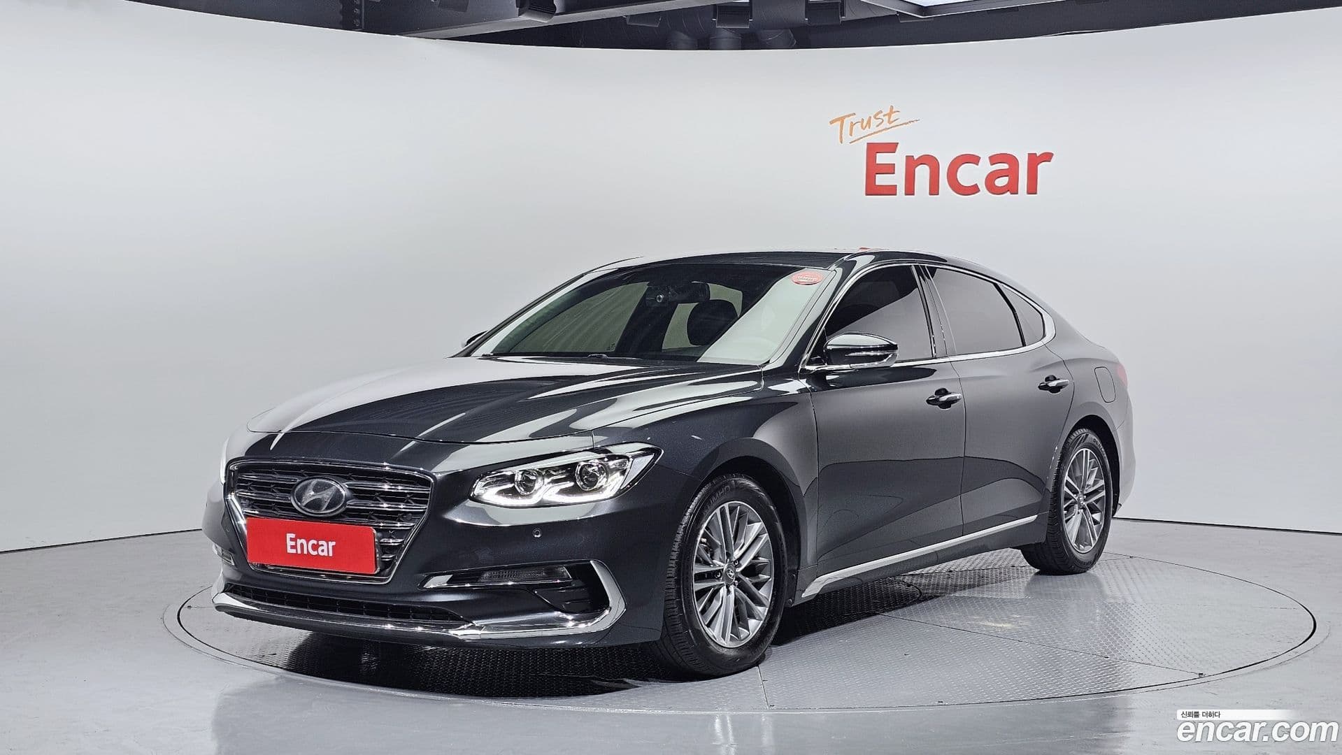Main__Slider__Photo:Grandeur Hyundai 2017.8-0