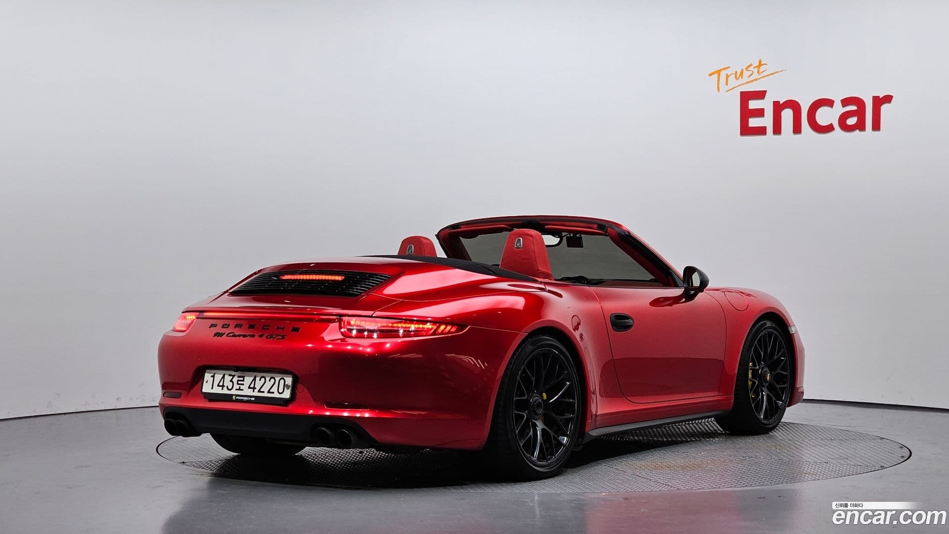 Main__Slider__Photo:911 Porsche 2017.11-0