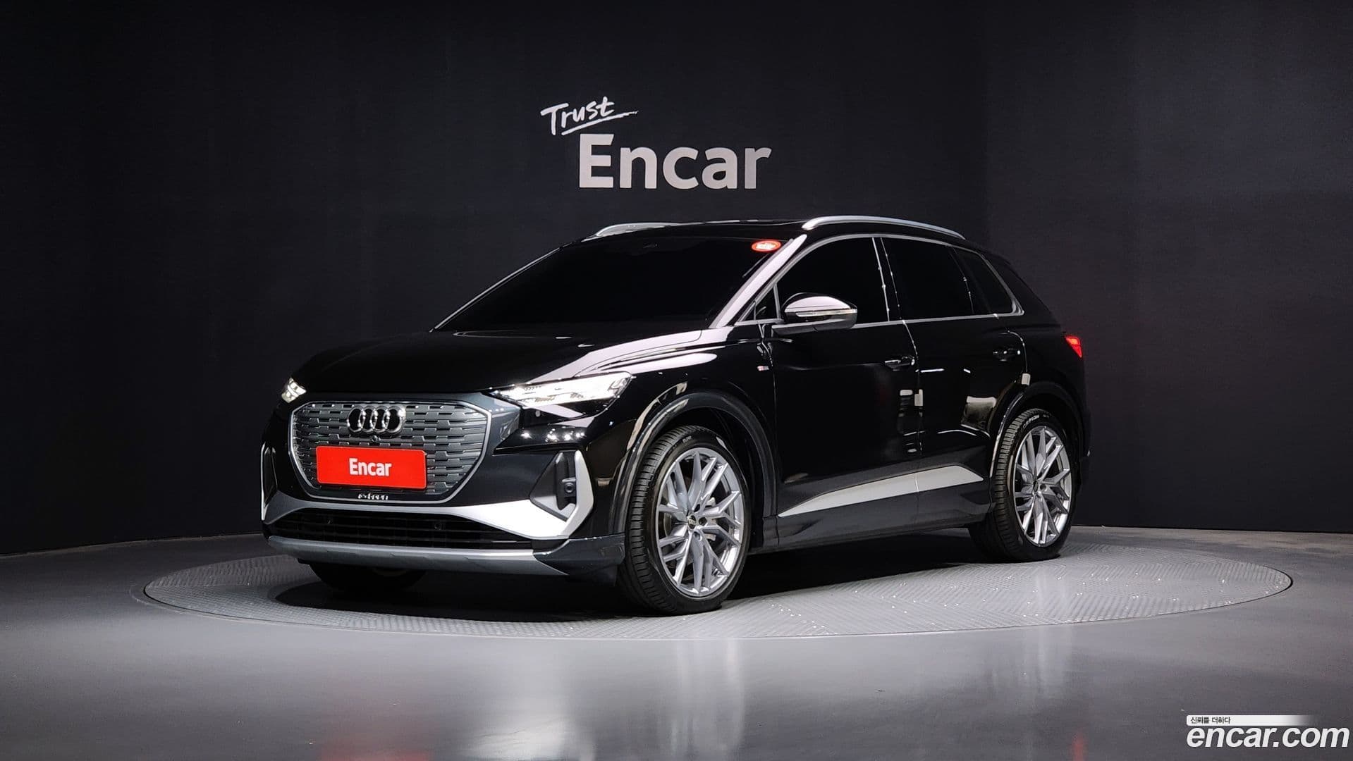 Main__Slider__Photo:Q4 e-tron Audi 2025.5-0