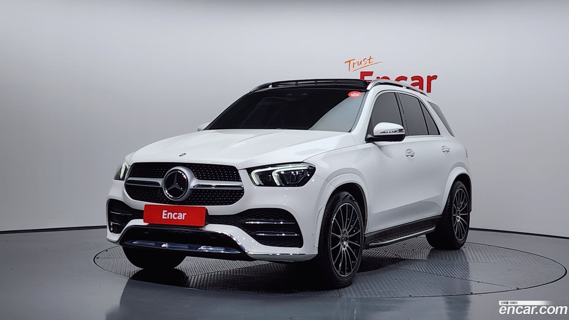 Main__Slider__Photo:GLE-Class Mercedes-Benz 2021.10-0