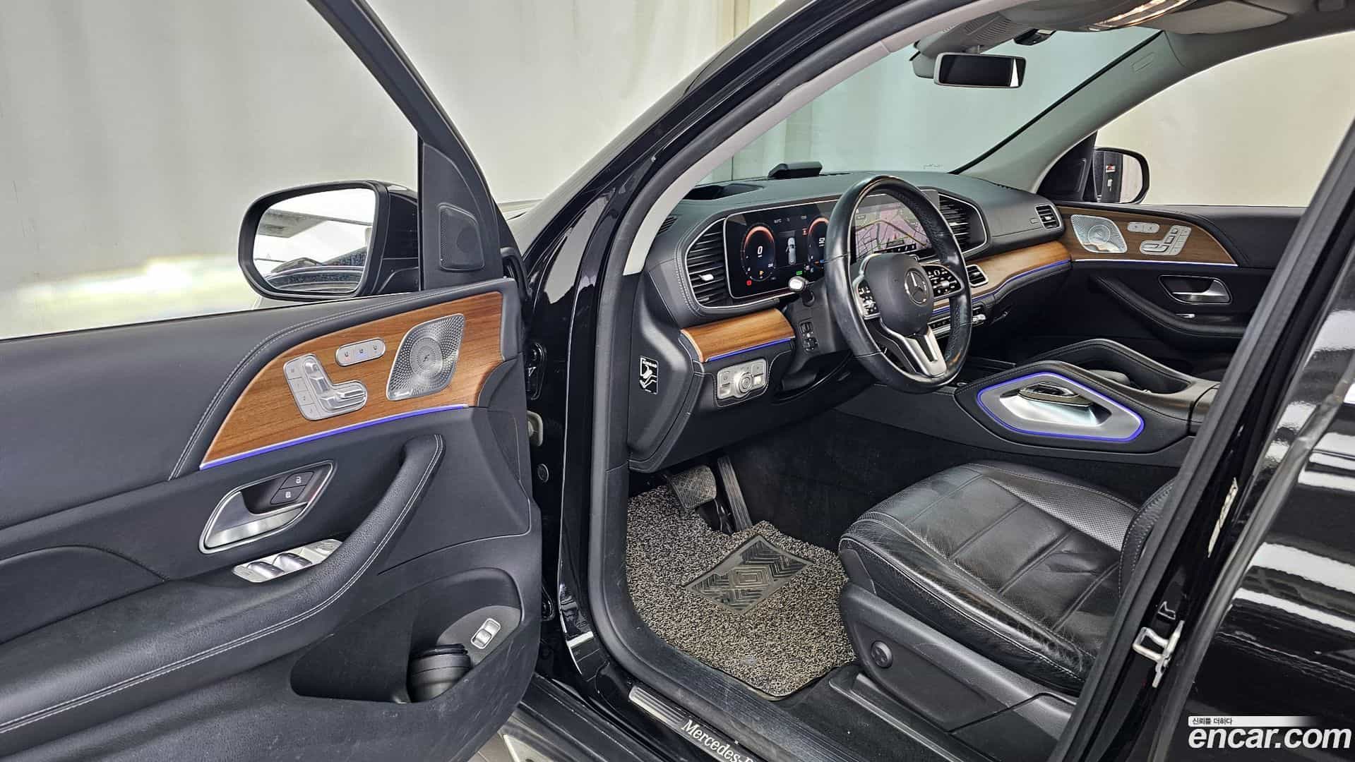 GLE-Class Mercedes-Benz 2019.8-INNER-010