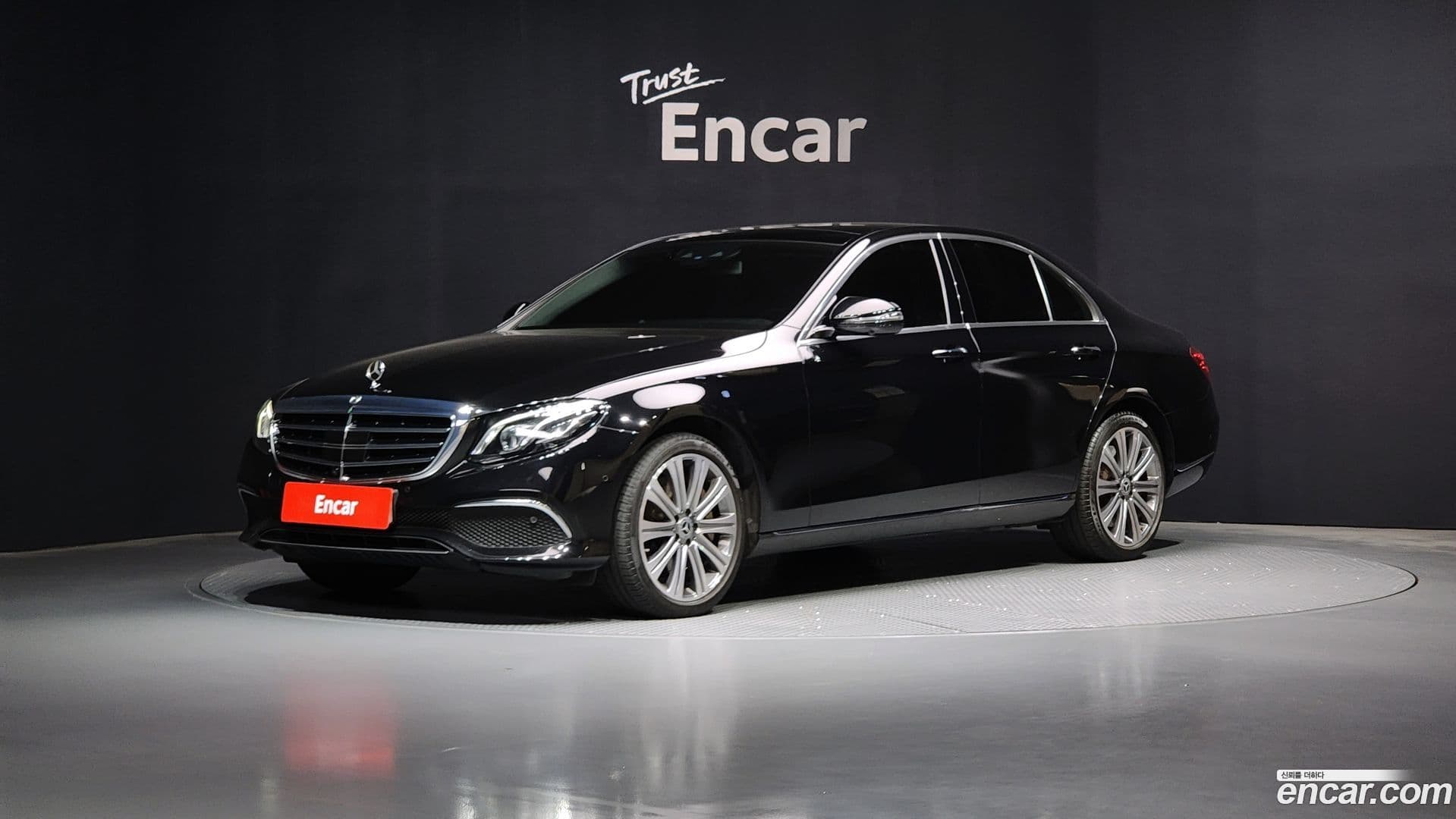 Main__Slider__Photo:E-Class Mercedes-Benz 2020.8-0