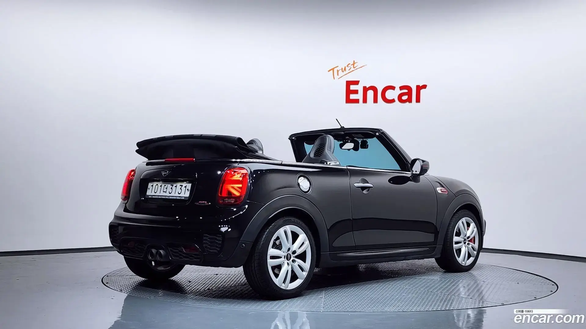Main__Slider__Photo:Cooper Convertible Mini 2020.6-1