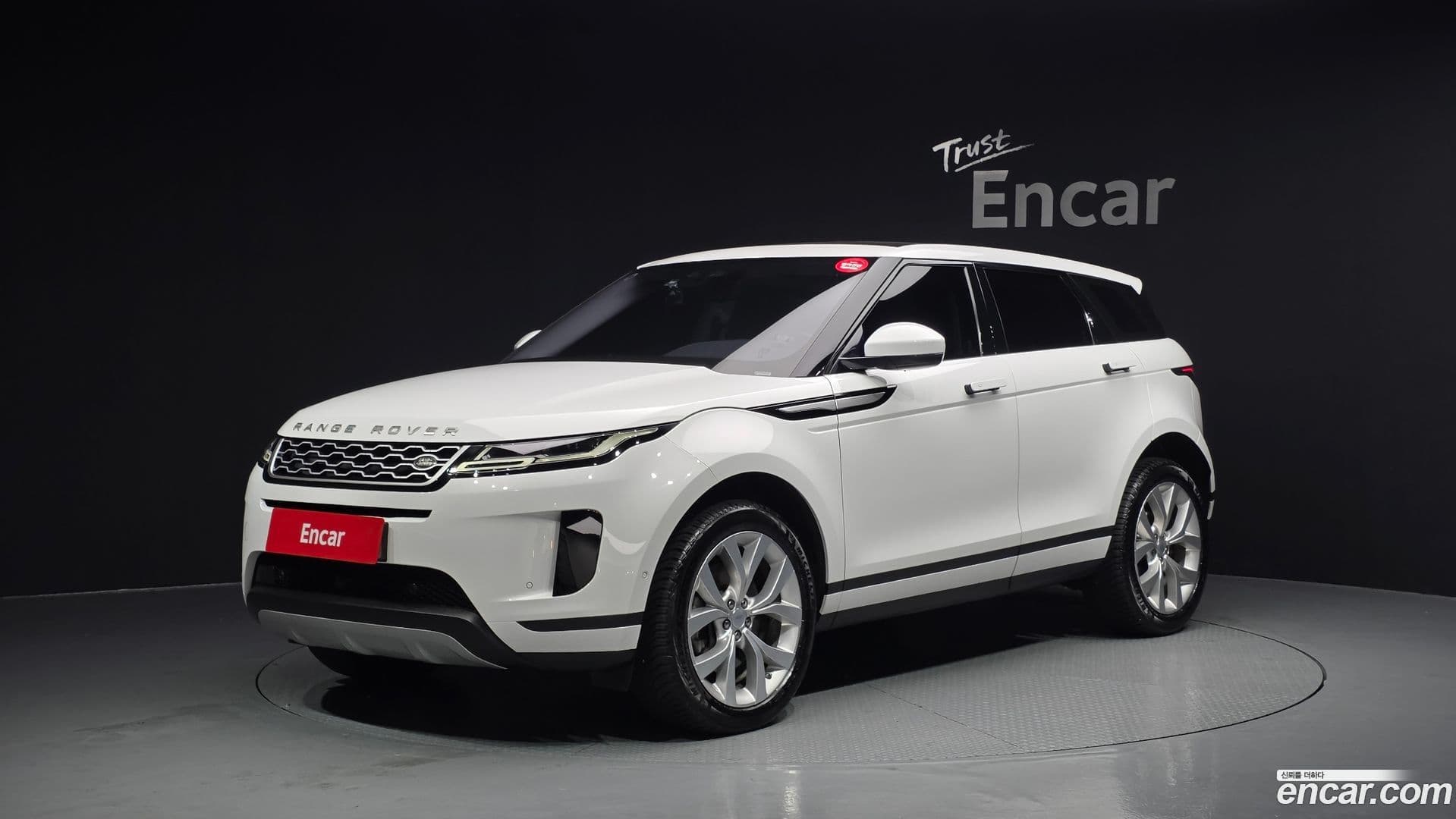 Main__Slider__Photo:Range Rover Evoque Land Rover 2020.5-0