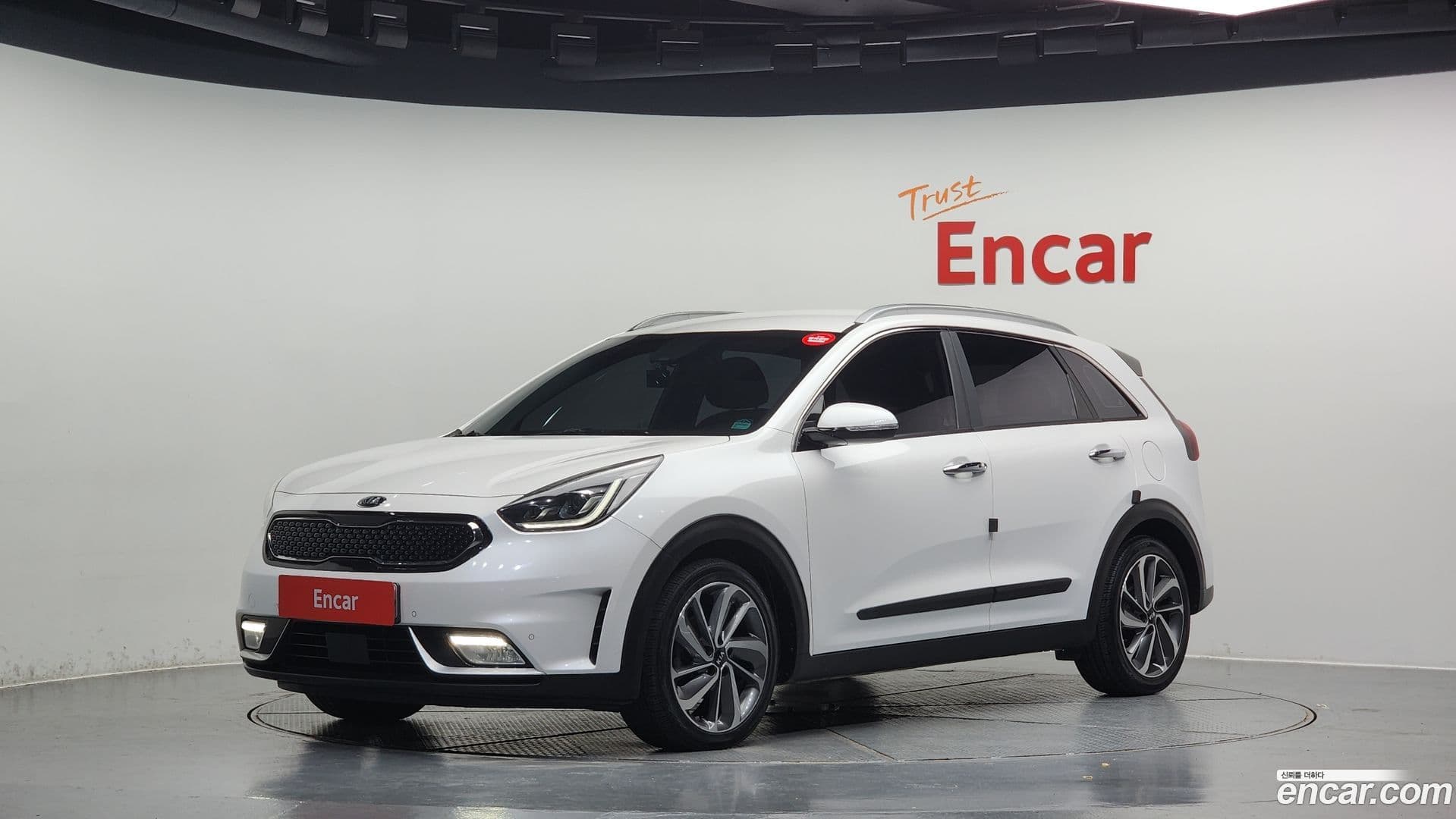 Main__Slider__Photo:Niro Kia 2017.6-0