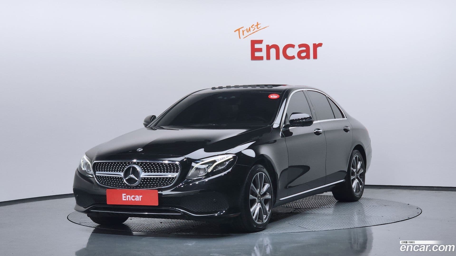 Main__Slider__Photo:E-Class Mercedes-Benz 2018.9-0