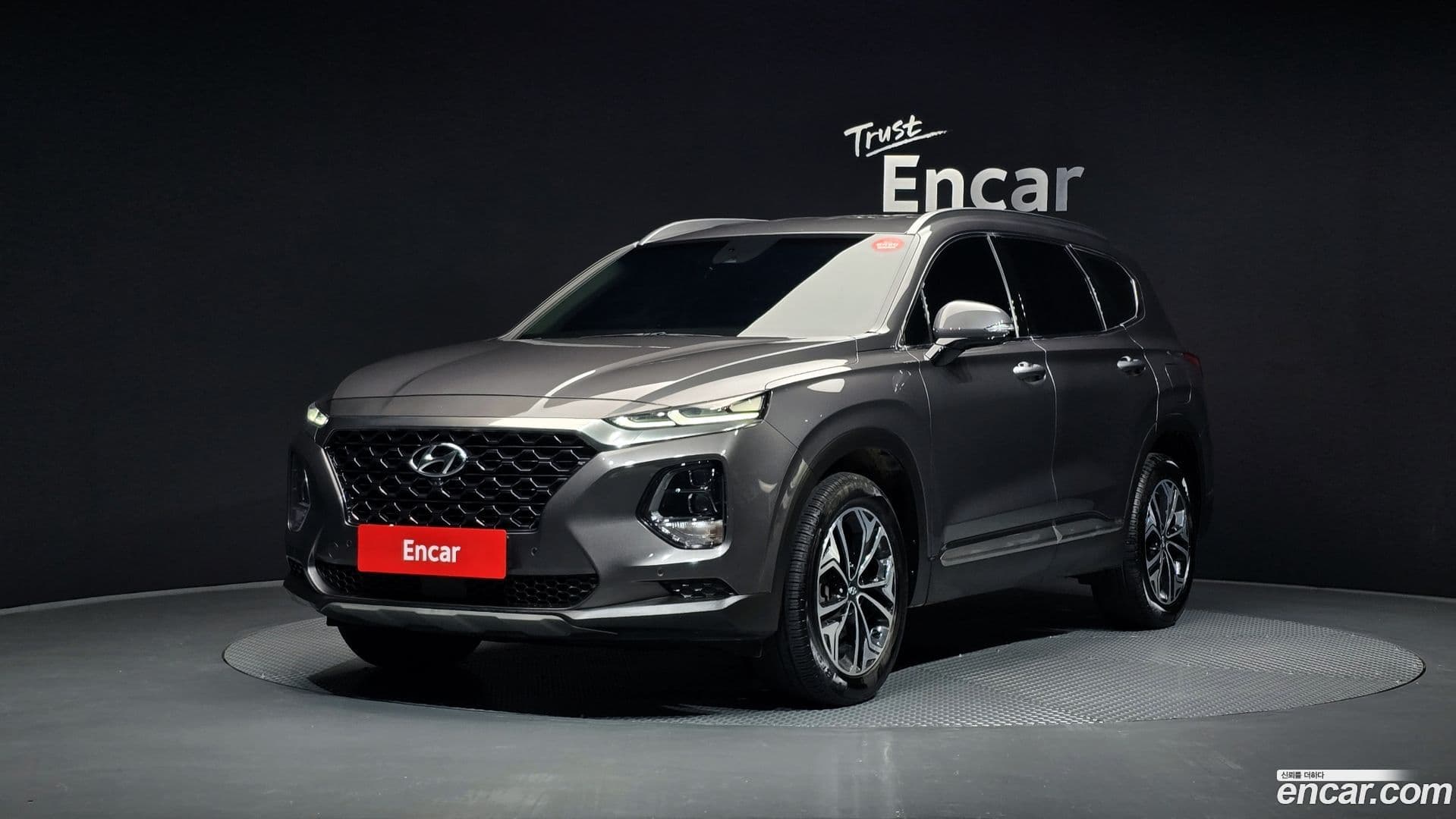 Main__Slider__Photo:Santafe Hyundai 2019.4-0