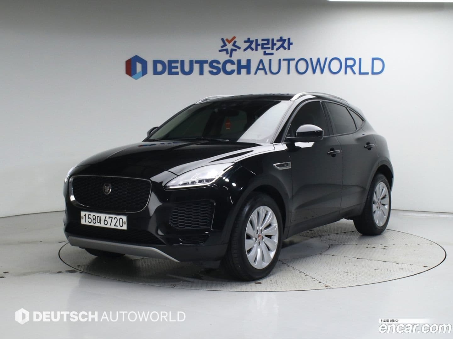 Main__Slider__Photo:E-PACE Jaguar 2019.9-0
