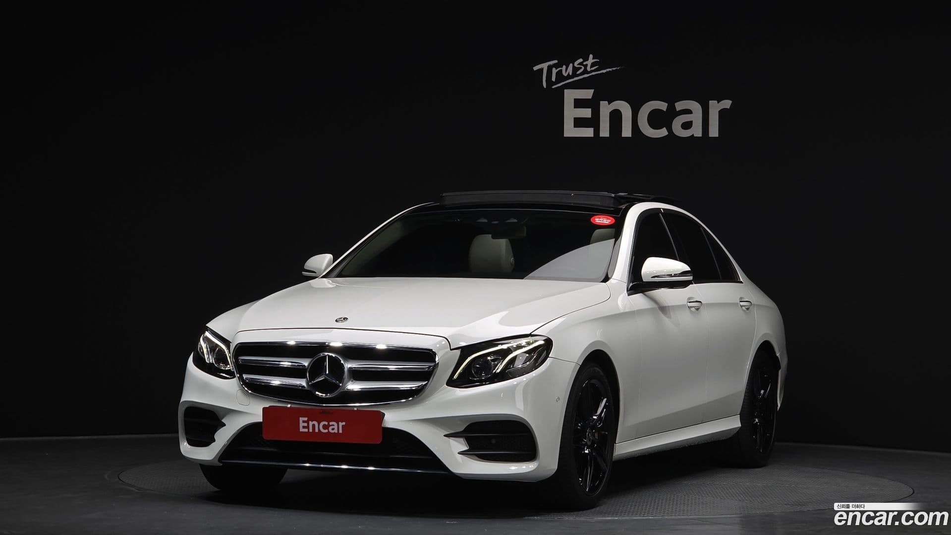 Main__Slider__Photo:E-Class Mercedes-Benz 2017.7-0
