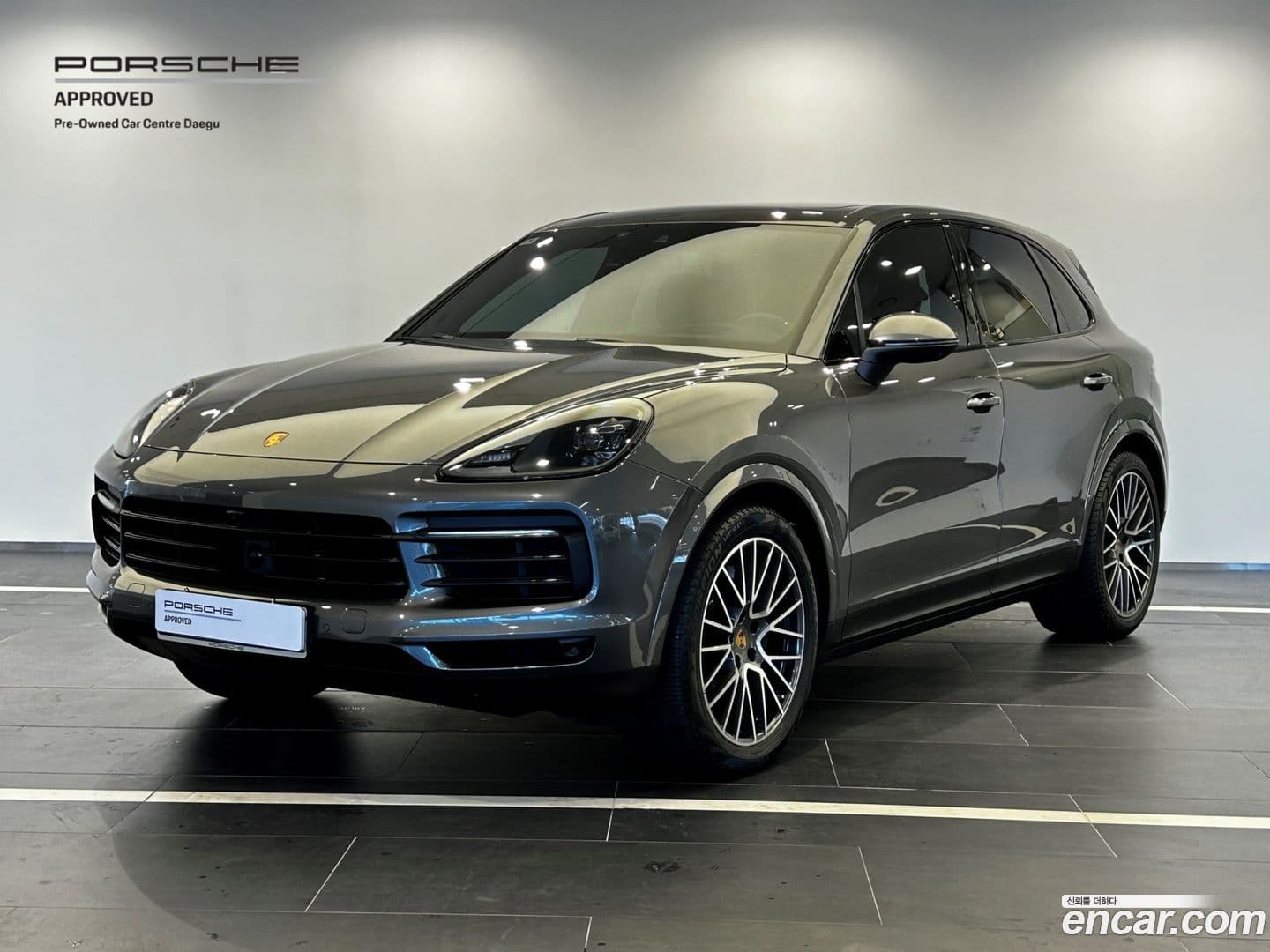 Main__Slider__Photo:Cayenne Porsche 2022.9-0