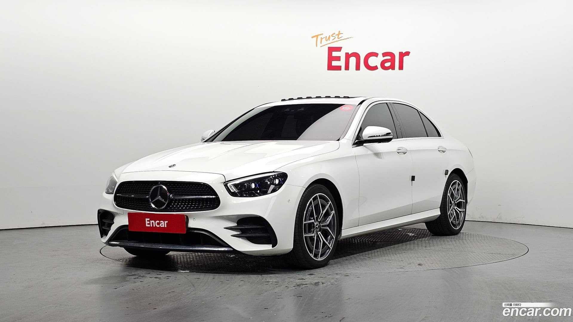 Main__Slider__Photo:E-Class Mercedes-Benz 2020.10-0