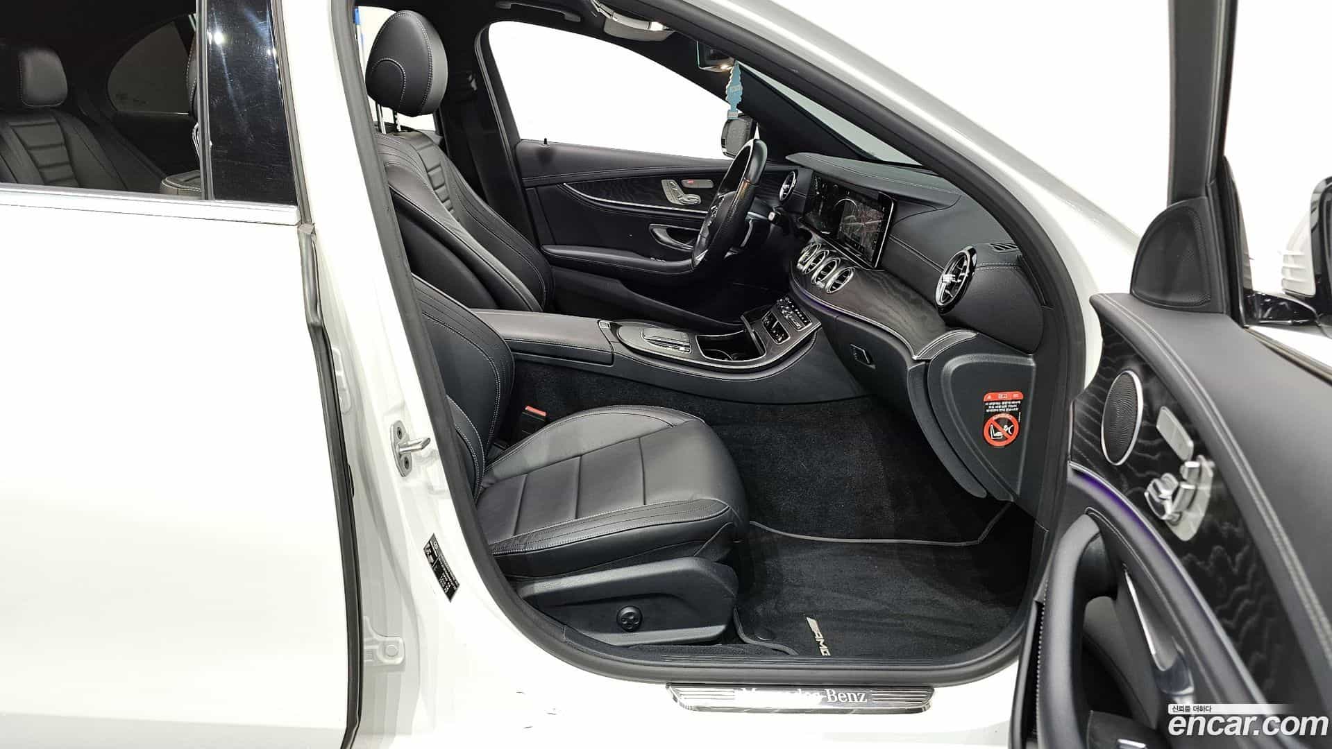 E-Class Mercedes-Benz 2020.10-OPTION-015