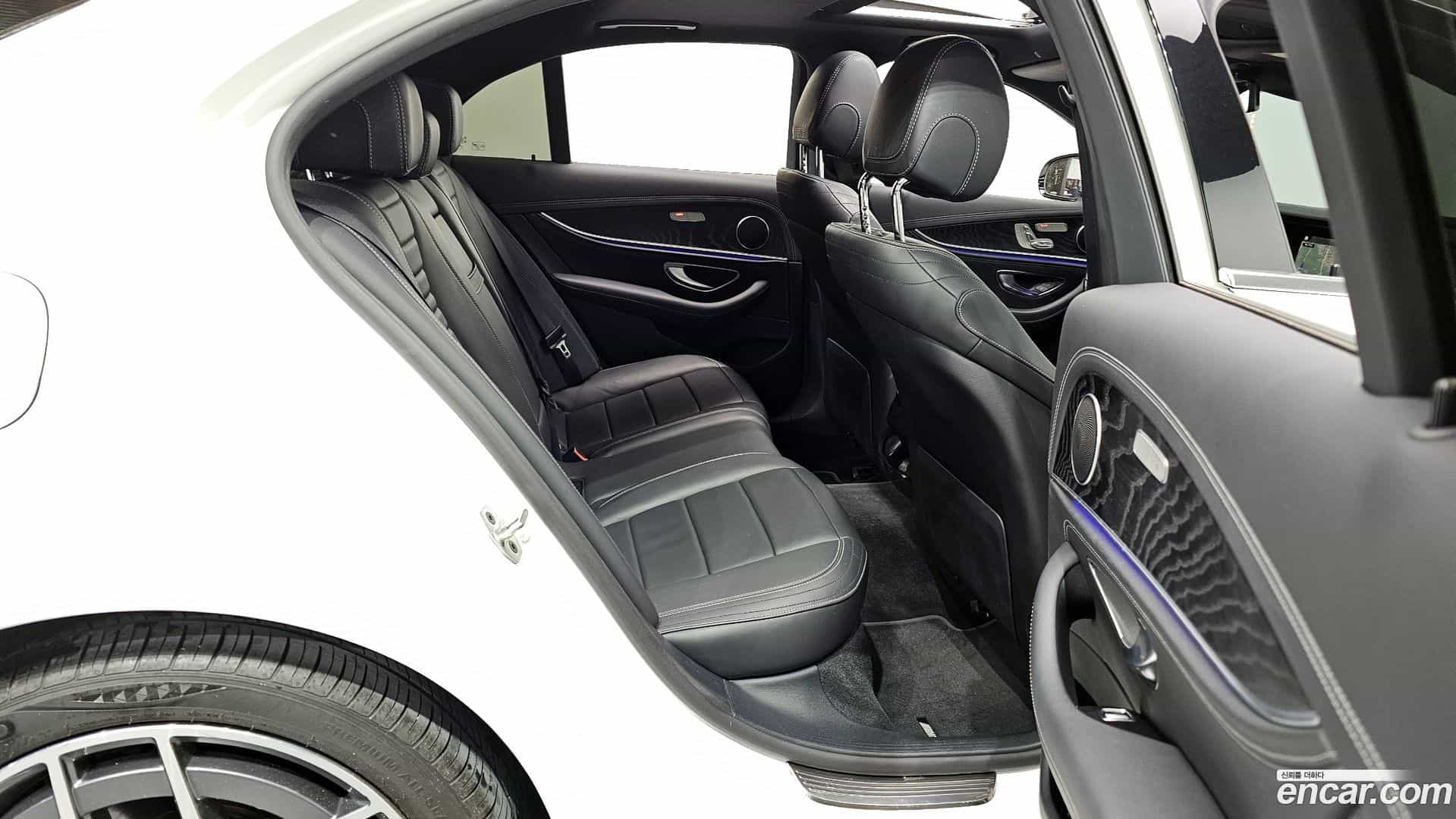 E-Class Mercedes-Benz 2020.10-OPTION-016